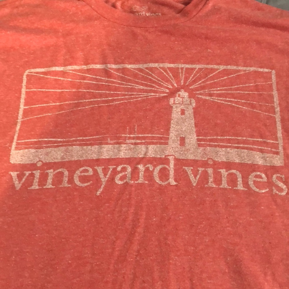 Vineyard vines t shirt